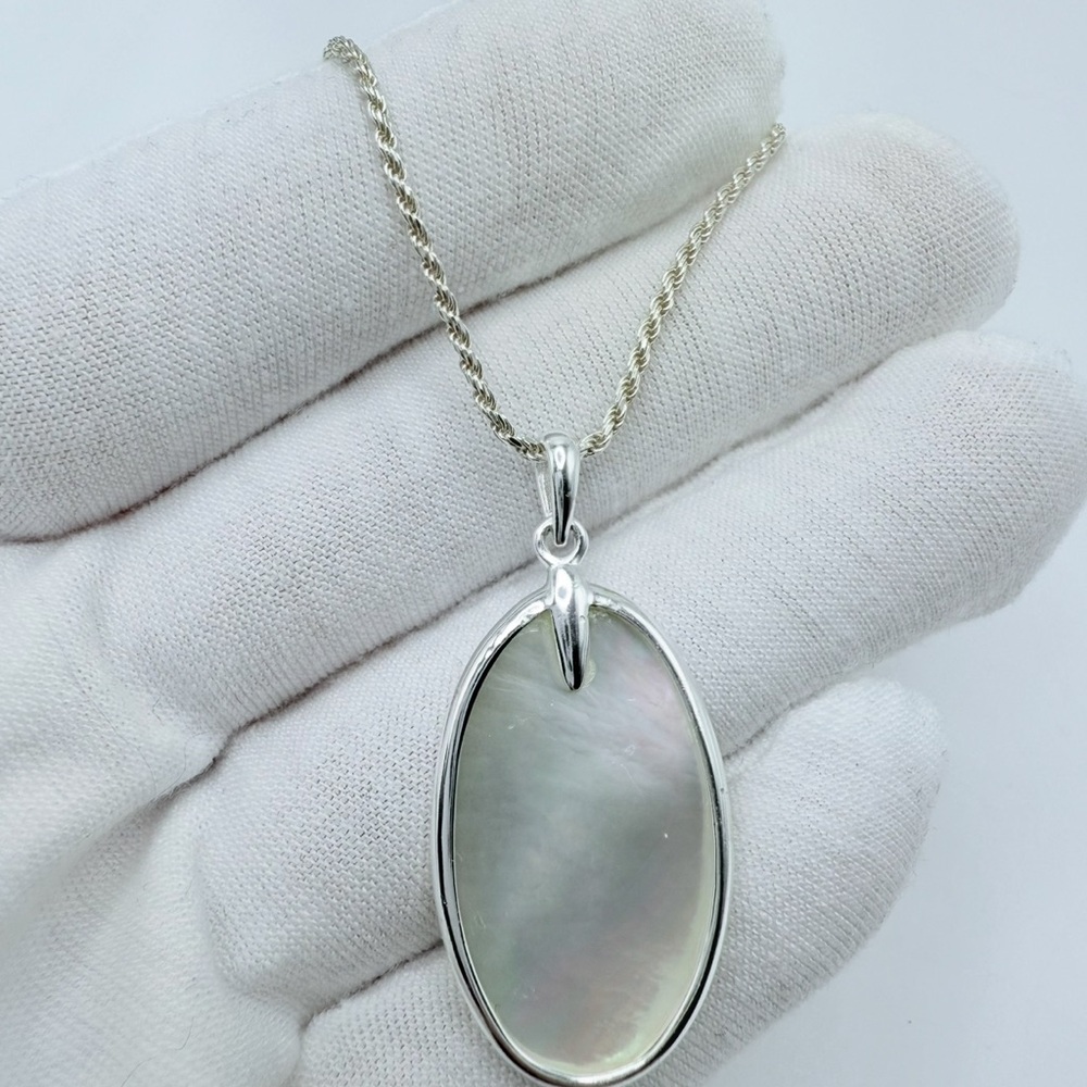 .925 Sterling Silver Oval Mother of Pearl Pendant Necklace - Picture 5 of 16
